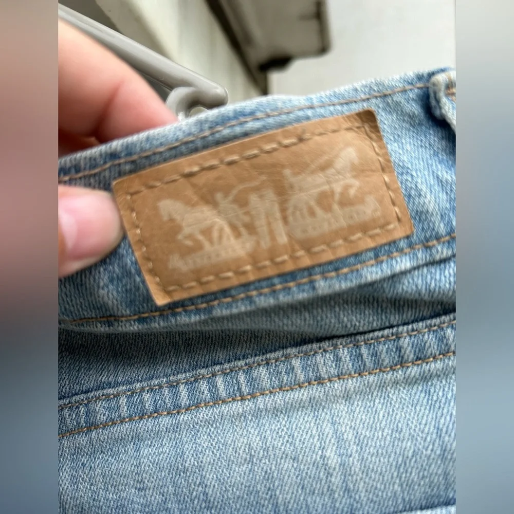 Levi’s denim shirt. NWOT. Size 4 - Picture 5 of 11